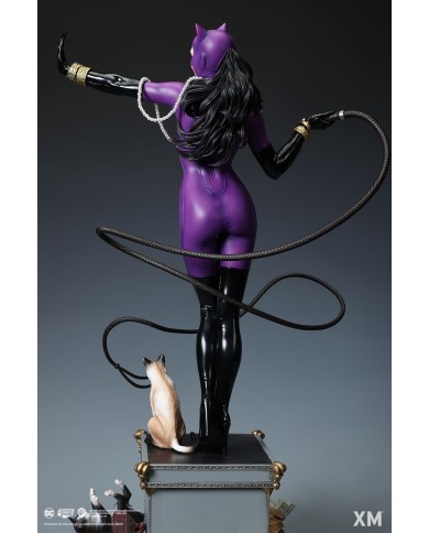 Catwoman Classic 1/4 Premium Collectibles Statue
