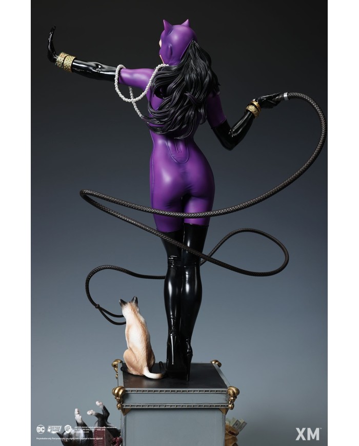 Catwoman Classic 1/4 Premium Collectibles Statue