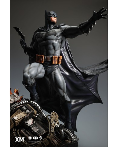 Batman - Classic - 1/4 Scale Premium Collectibles Statue