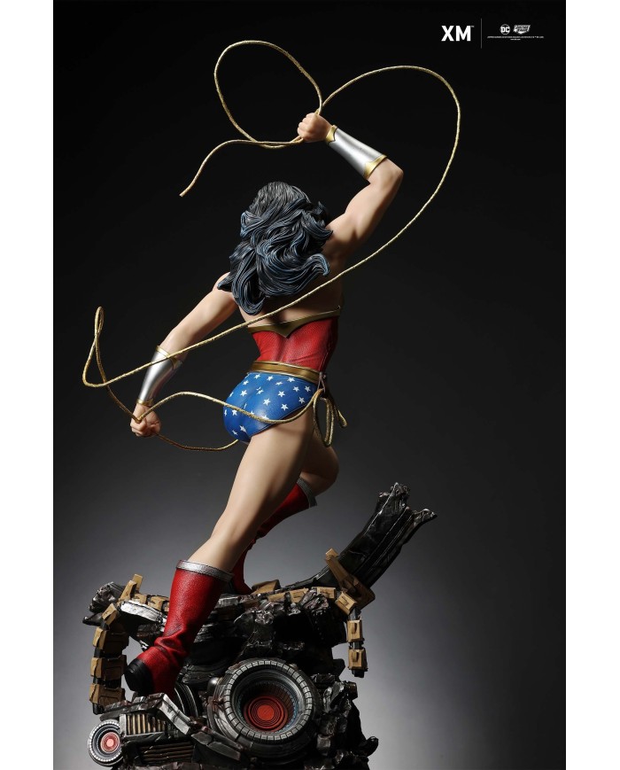 Wonder Woman - Classic 1/4 Scale DC Premium Collectibles statue