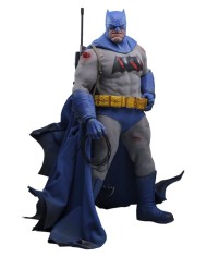 Batman (Battle Damaged Version) Batman: The Dark Knight Returns Figura Comic Masterpiece 1/6